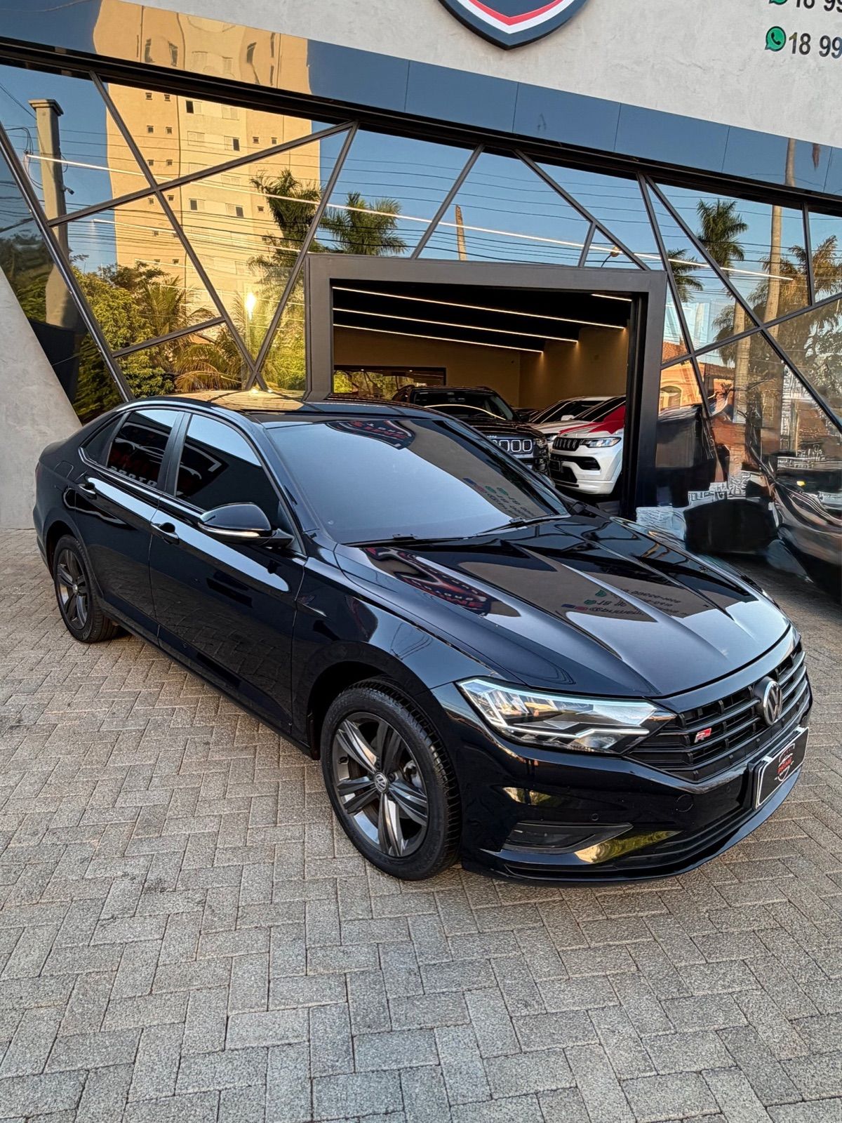 VOLKSWAGEM JETTA R-LINE